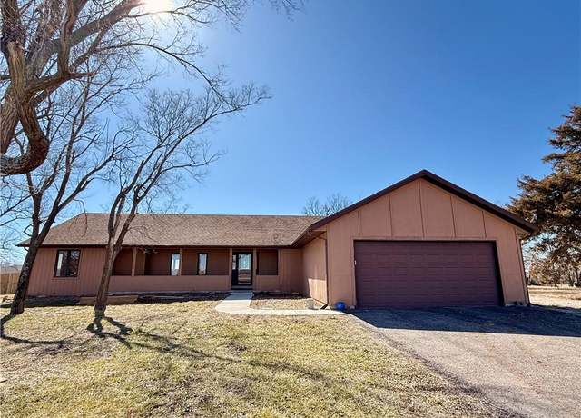 Property at 1011 N Arrowhead Dr, New Strawn, KS 66839, 2 beds, 2.5 baths