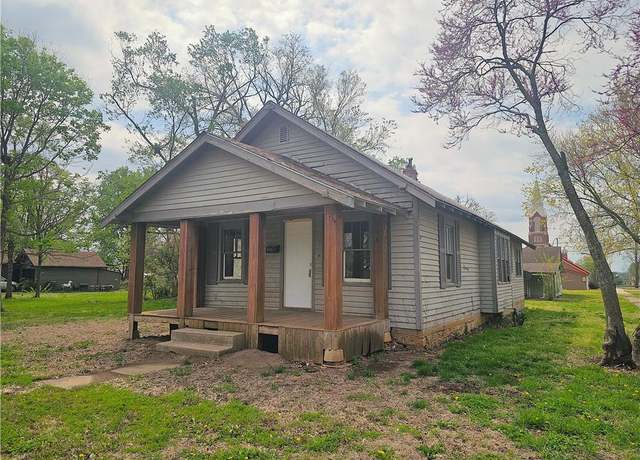 Property at 502 E 3rd Ave, Garnett, KS 66032, 3 beds, 1 bath