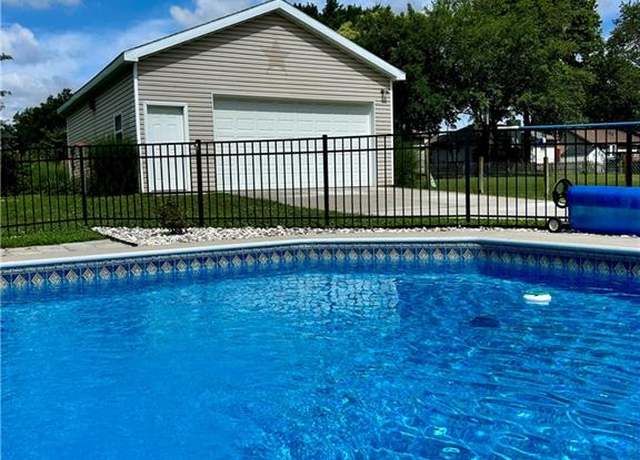 Property at 1120 NE Barnes Dr, Lee's Summit, MO 64086, 4 beds, 3 baths