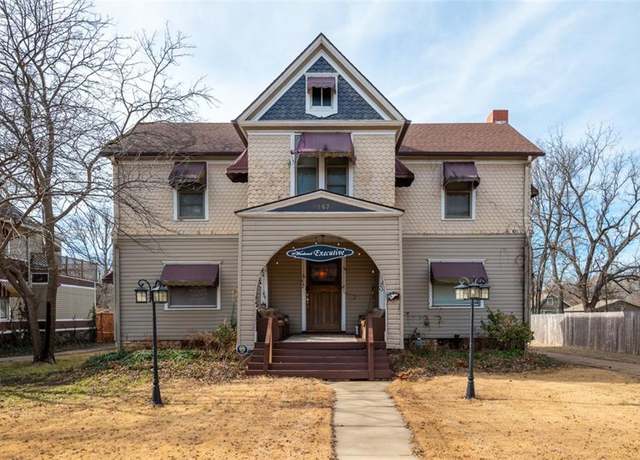 Property at 1257 SW Fillmore St, Topeka, KS 66604, 3 beds