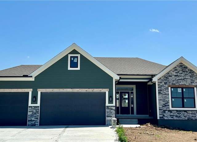 Property at 2101 Crooked Creek Dr, Kearney, MO 64060, 3 beds, 3 baths