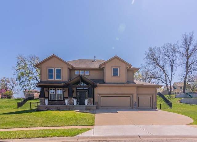 Property at 11035 Northridge Dr, Kansas City, KS 66109, 5 beds, 4.5 baths