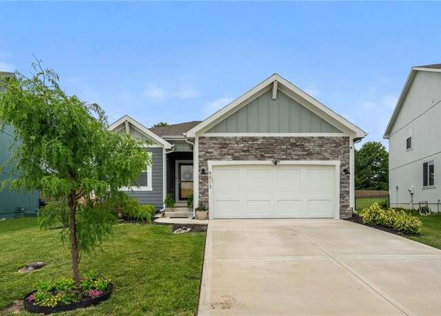 Property at 9013 SW 9th St, Blue Springs, MO 64064, 2 beds, 2.5 baths