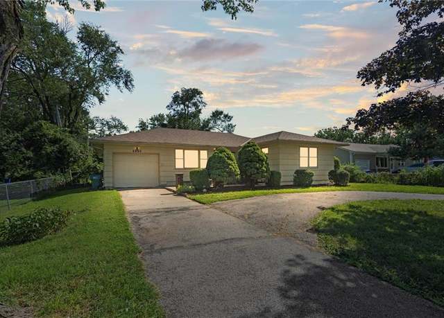 Property at 4305 Doctor Greaves Rd, Grandview, MO 64030, 3 beds, 1.5 baths