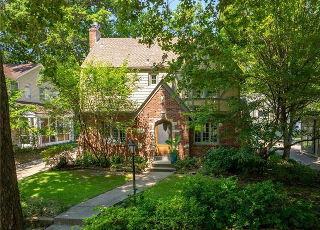 Property at 6844 Edgevale Rd, Kansas City, MO 64113, 3 beds, 2 baths