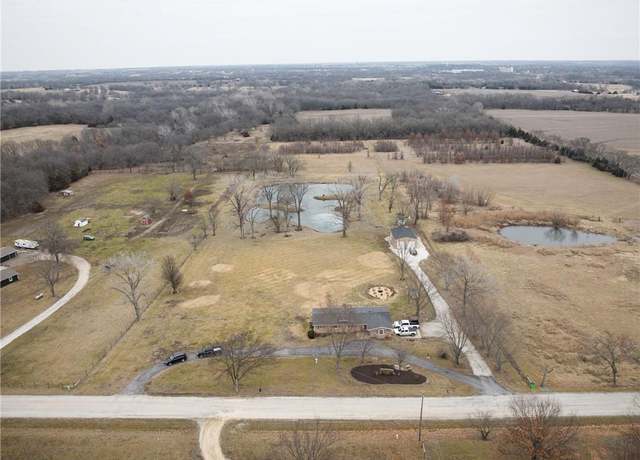 Property at 29959 Lookout Rd, Paola, KS 66071, 3 beds, 2 baths