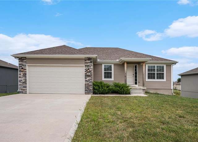 Property at 705 Poplar Cir, Belton, MO 64012, 5 beds, 3 baths