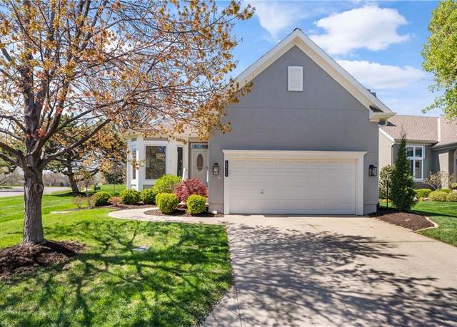 Property at 12314 England St, Overland Park, KS 66213, 3 beds, 2.5 baths