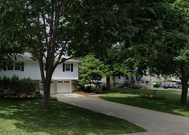 Property at 6442 W 74th St, Overland Park, KS 66204, 3 beds, 2.5 baths