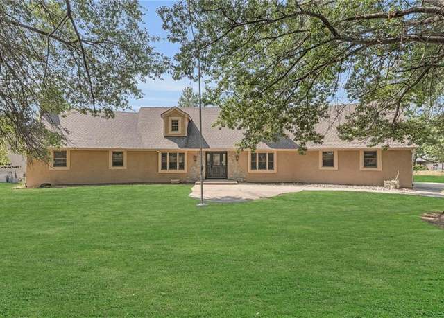 Property at 1105 Flicker Ave, Plattsburg, MO 64477, 5 beds, 4 baths