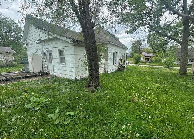 Property at 121 E Truman St, Marceline, MO 64658, 3 beds, 1 bath
