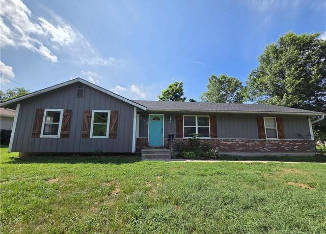 Property at 403 Ann Ave, Harrisonville, MO 64701, 3 beds, 2 baths