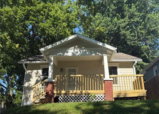 Property at 2010 N 2nd St, St Joseph, MO 64505, 2 beds, 1 bath