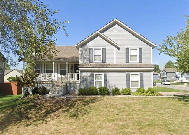 Property at 1324 Princeton Dr, Lee's Summit, MO 64081, 3 beds, 2.5 baths