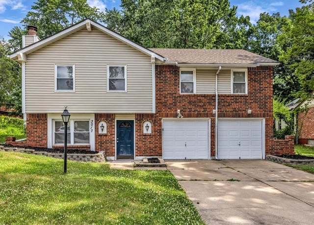 Property at 3017 NW Castle Dr, Blue Springs, MO 64015, 4 beds, 1.5 baths