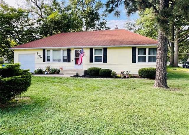Property at 8700 W 82nd St, Overland Park, KS 66204, 3 beds, 2 baths