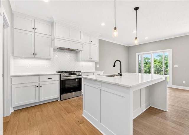 Property at 24953 W 94th Pl, Lenexa, KS 66227, 3 beds, 2.5 baths