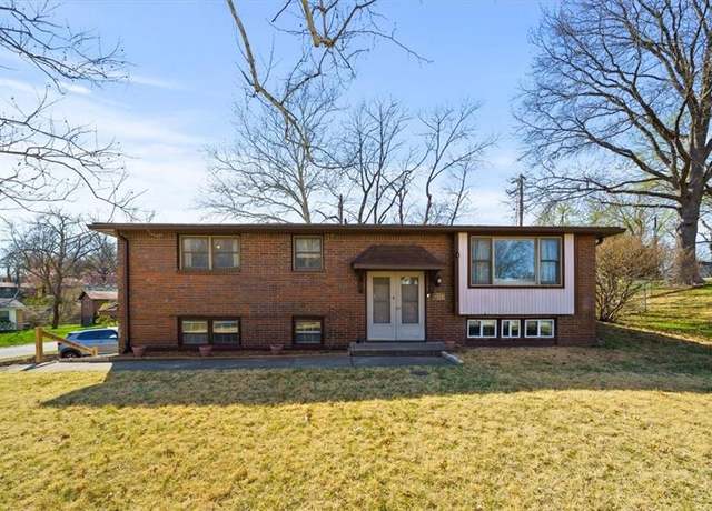 Property at 5018 NW Huonker Rd, Kansas City, MO 64151, 3 beds, 1.5 baths