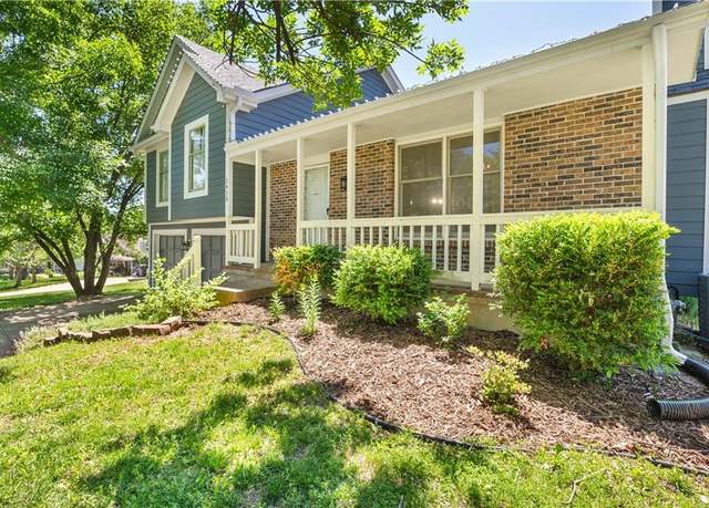 Property at 1415 W Prairie Ct, Olathe, KS 66061, 3 beds, 2.5 baths