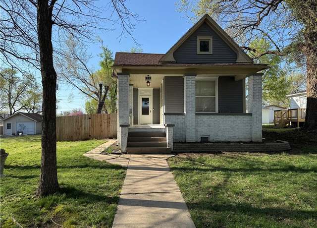 Property at 323 W 6th St, Chanute, KS 66720, 4 beds, 2 baths