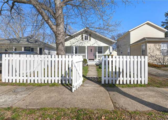 Property at 7521 Jefferson St, Kansas City, MO 64114, 2 beds, 1 bath