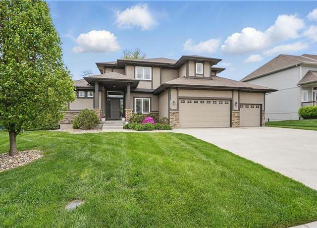 Property at 9308 N Chatham Ave, Kansas City, MO 64154, 5 beds, 4.5 baths