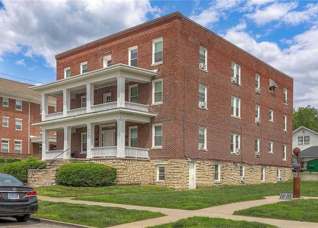 Property at 204 E Franklin St, Liberty, MO 64068, 20 baths