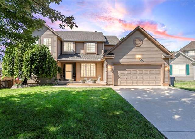 Property at 17516 W 158 St, Olathe, KS 66062, 4 beds, 2.5 baths