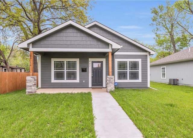 Property at 923 E 9th St, Ottawa, KS 66067, 3 beds, 2 baths