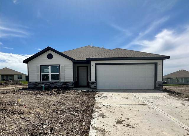 Property at 532 N Pecan St, Gardner, KS 66030, 3 beds, 2 baths