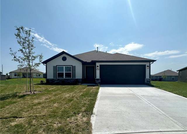 Property at 532 N Pecan St, Gardner, KS 66030, 3 beds, 2 baths