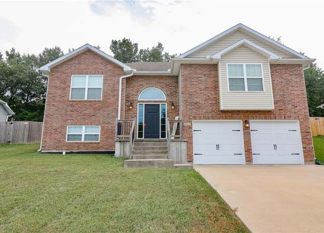 Property at 968 E Market St, Warrensburg, MO 64903, 3 beds, 2.5 baths