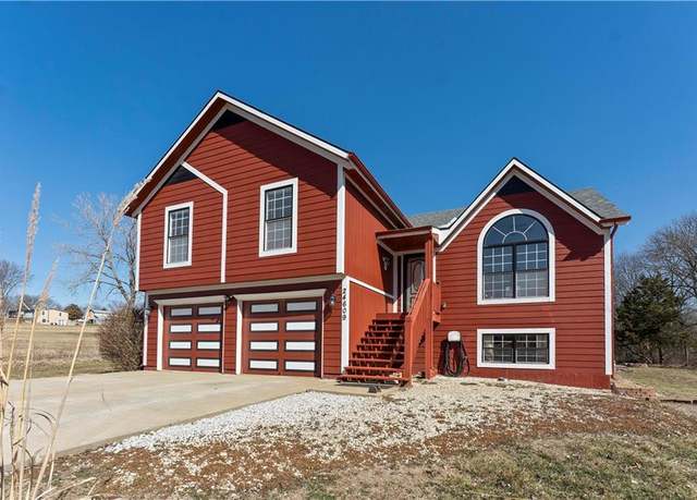 Property at 24609 Harmony Rd, Paola, KS 66071, 5 beds, 2.5 baths