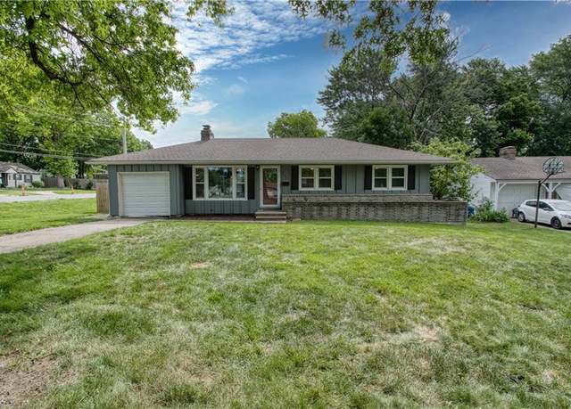Property at 6105 W 75th St, Prairie Village, KS 66208, 3 beds, 1.5 baths
