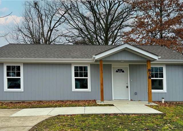 Property at 838 S Hickory St, Ottawa, KS 66067, 3 beds, 1 bath