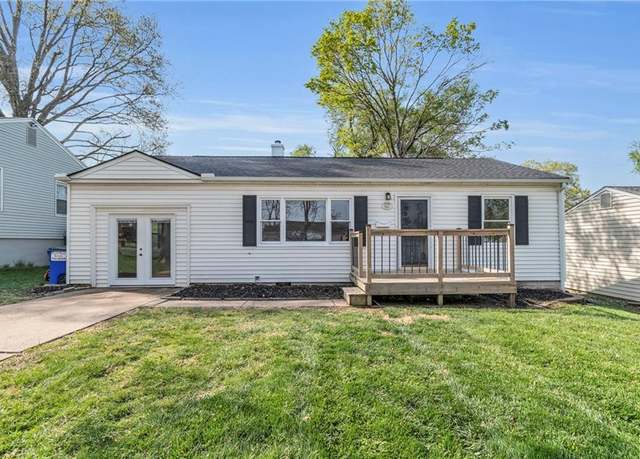 Property at 2411 NE 60th St, Gladstone, MO 64118, 3 beds, 1 bath