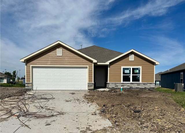 Property at 540 N Pecan St, Gardner, KS 66030, 3 beds, 2 baths