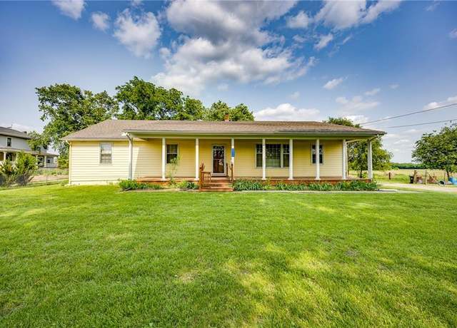 Property at 1110 E 1600 Rd, Lawrence, KS 66046, 3 beds, 2 baths