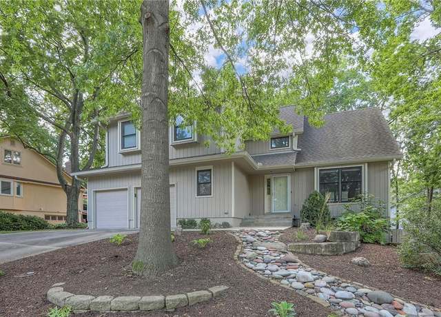 Property at 1116 NW Forest Dr, Blue Springs, MO 64015, 4 beds, 2.5 baths