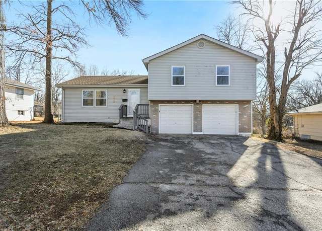 Property at 4005 E Red Bridge Rd, Kansas City, MO 64137, 3 beds, 2 baths