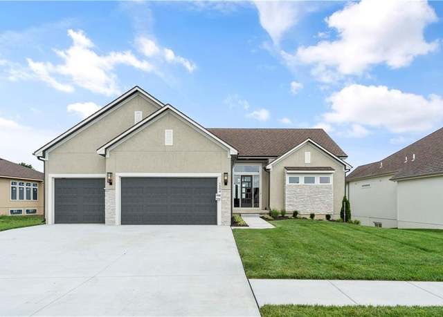 Property at 1504 NE Stewart Pl, Lee's Summit, MO 64064, 3 beds, 3 baths