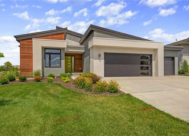 Property at 25064 W 112th St, Olathe, KS 66061, 4 beds, 3 baths
