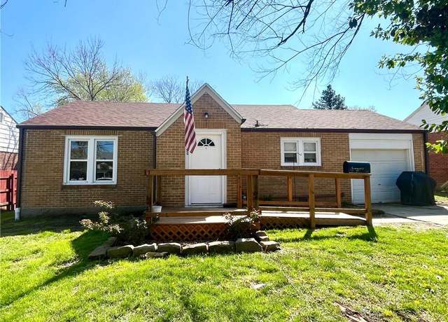 Property at 1130 N Cedar St, Nevada, MO 64772, 2 beds, 1 bath