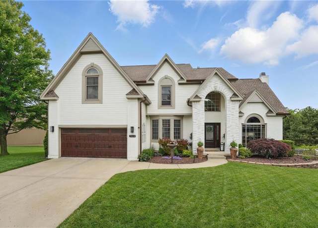 Property at 7912 NW Birch Ln, Kansas City, MO 64151, 5 beds, 4.5 baths