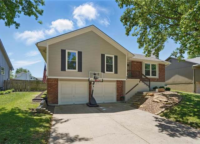 Property at 324 NW Palmer Dr, Blue Springs, MO 64014, 3 beds, 2 baths