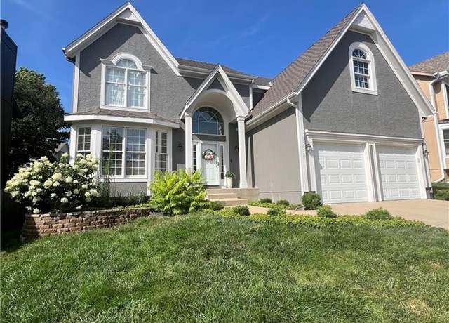 Property at 11210 W 132nd Ter, Overland Park, KS 66213, 4 beds, 4.5 baths