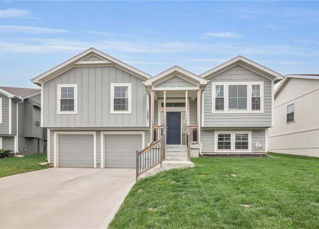 Property at 12631 Fountain Lake Cir, Grandview, MO 64030, 4 beds, 3 baths