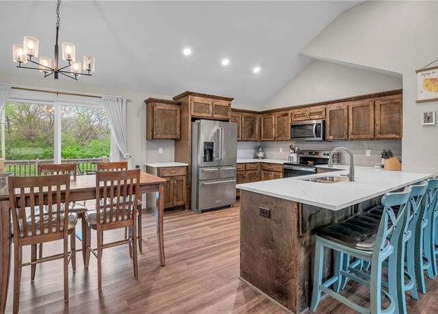Property at 12631 Fountain Lake Cir, Grandview, MO 64030, 4 beds, 3 baths