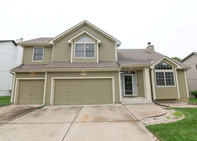 Property at 3804 SW Briarwood Dr, Lee's Summit, MO 64082, 4 beds, 3 baths