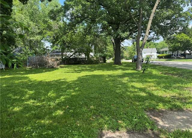 Property at 201 E School St, Hamilton, MO 64644
